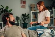 They Rented a Lake House Together—But His Girlfriend Wants Her Friend to Stay, and He’s Not Happy