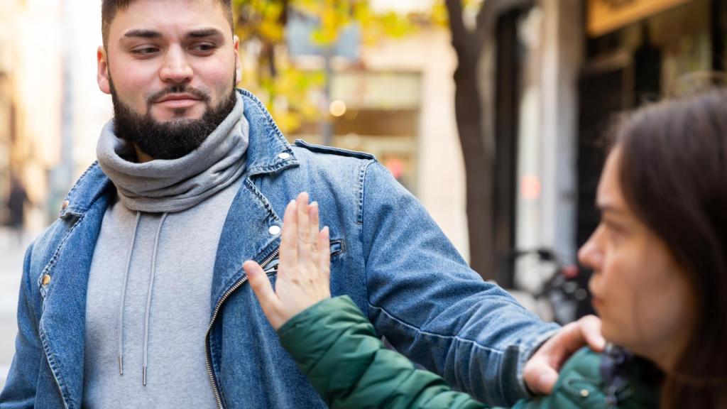 woman arguing with a man