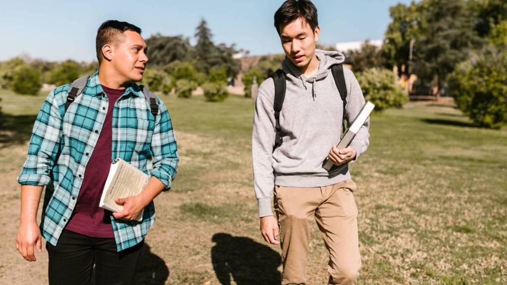 college students walking to class