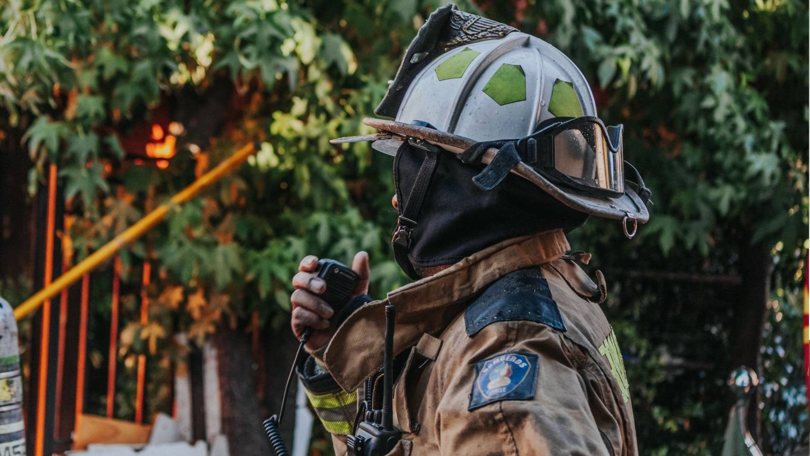 A Pregnant Woman’s Air Quality Monitor Blew Past 150, And What Firefighters Found Inside the Wall Shocked the Block firefighter on the job