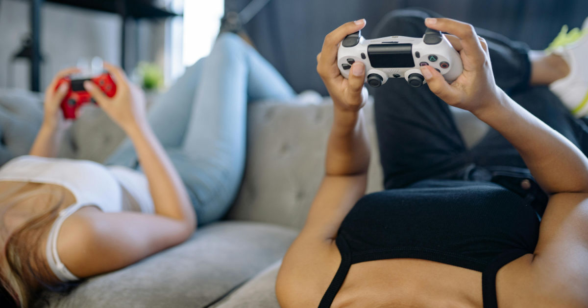 friends gaming together