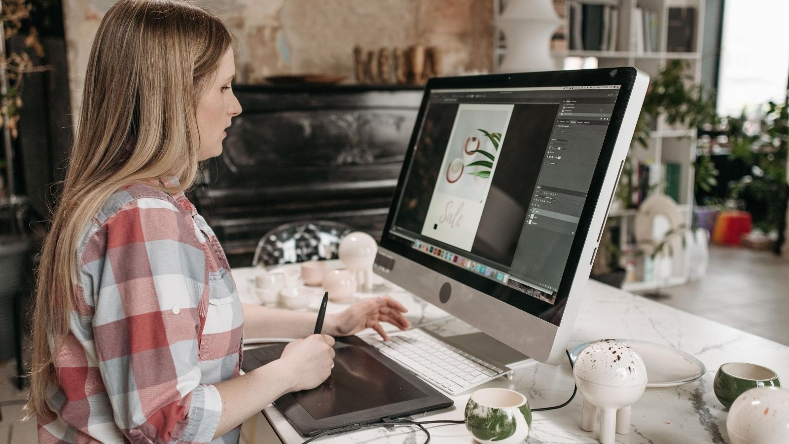 They Told Her Her Idea Was Worthless—Then She Watched It Become A Company graphic designer working at computer