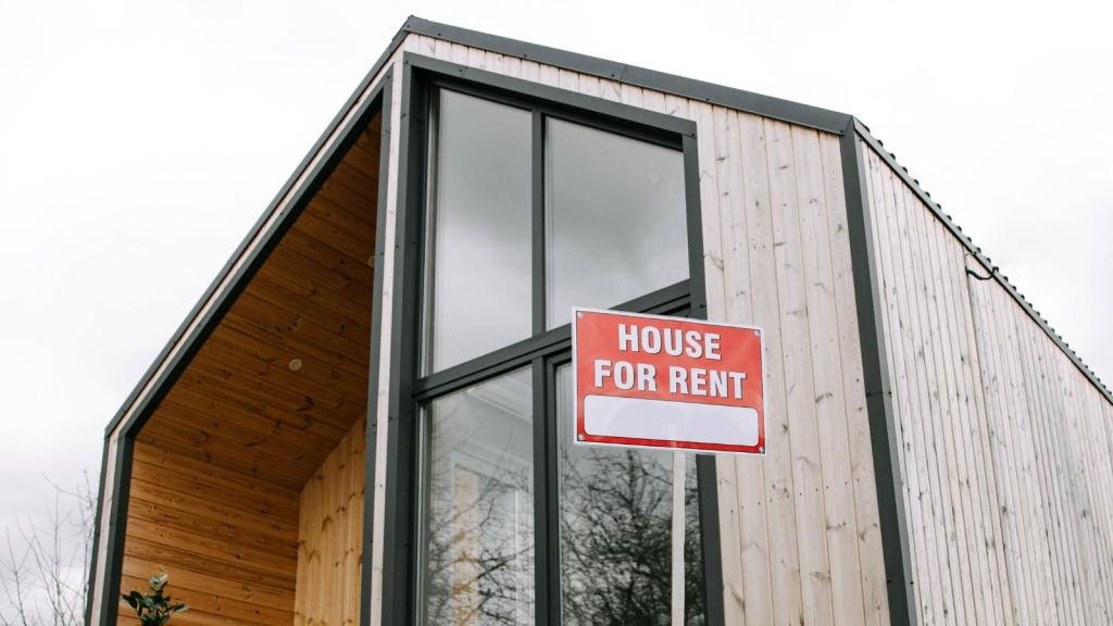 house for rent sign