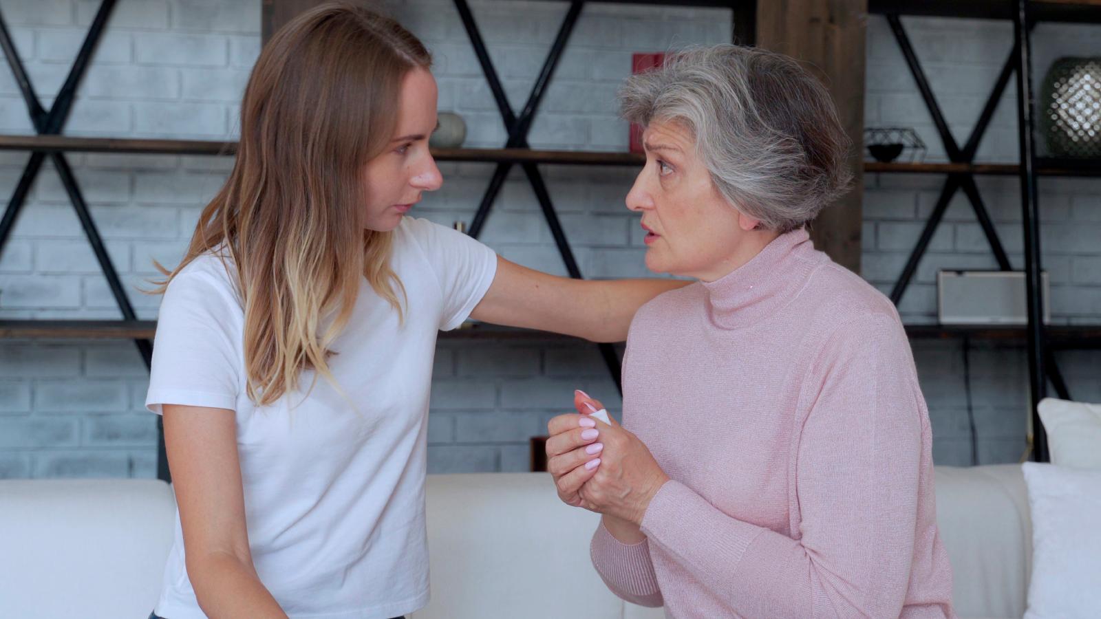 Woman Welcomes Her New Neighbor—But The Friendship Quickly Becomes A Burden two women having a talk