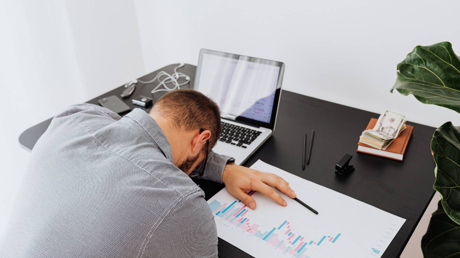 No Raise, Just More Work: Employee Outraged After Speed and Quality Backfire Spectacularly overworked man at his desk