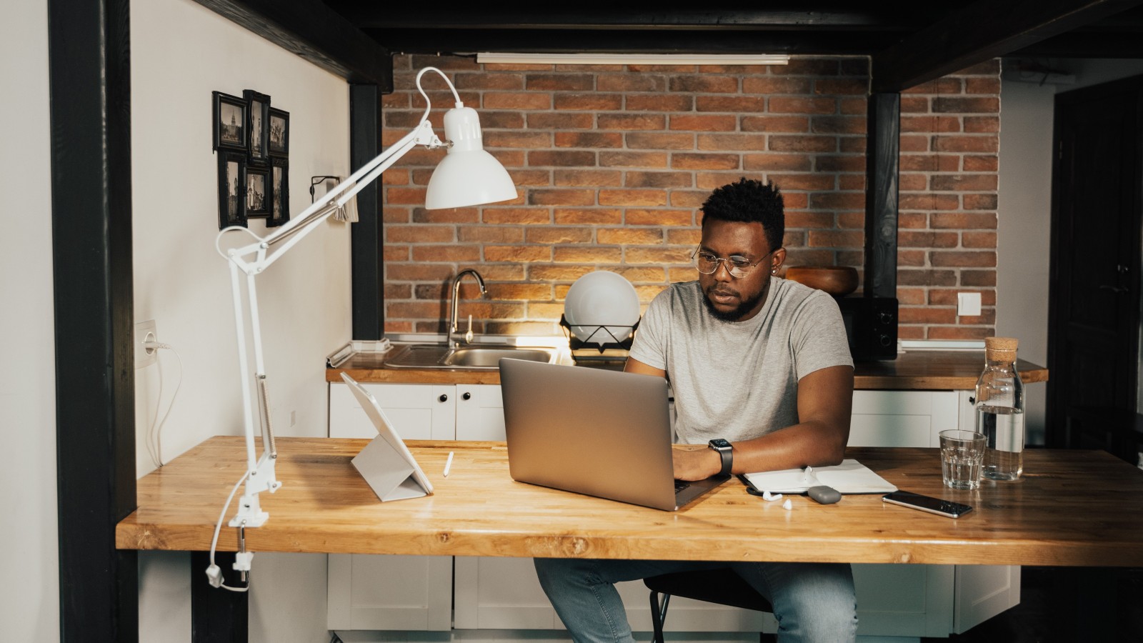 He Finally Landed the Job Hed Always Wanted — What He Found When He Got There Was Different pexels tima miroshnichenko 5198249 He Finally Landed the Job Hed Always Wanted — What He Found When He Got There Was Different
