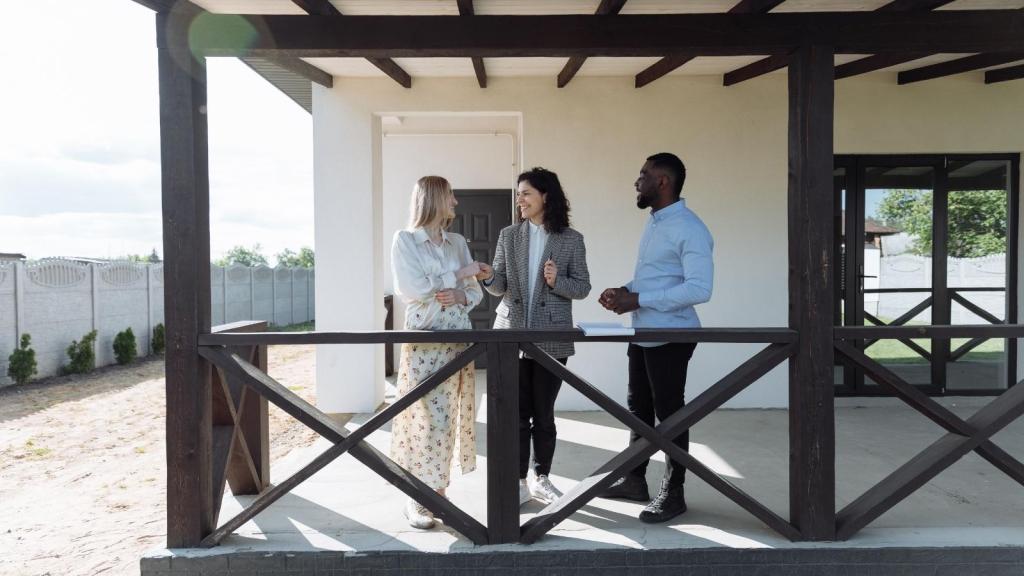 realtor showing an open house