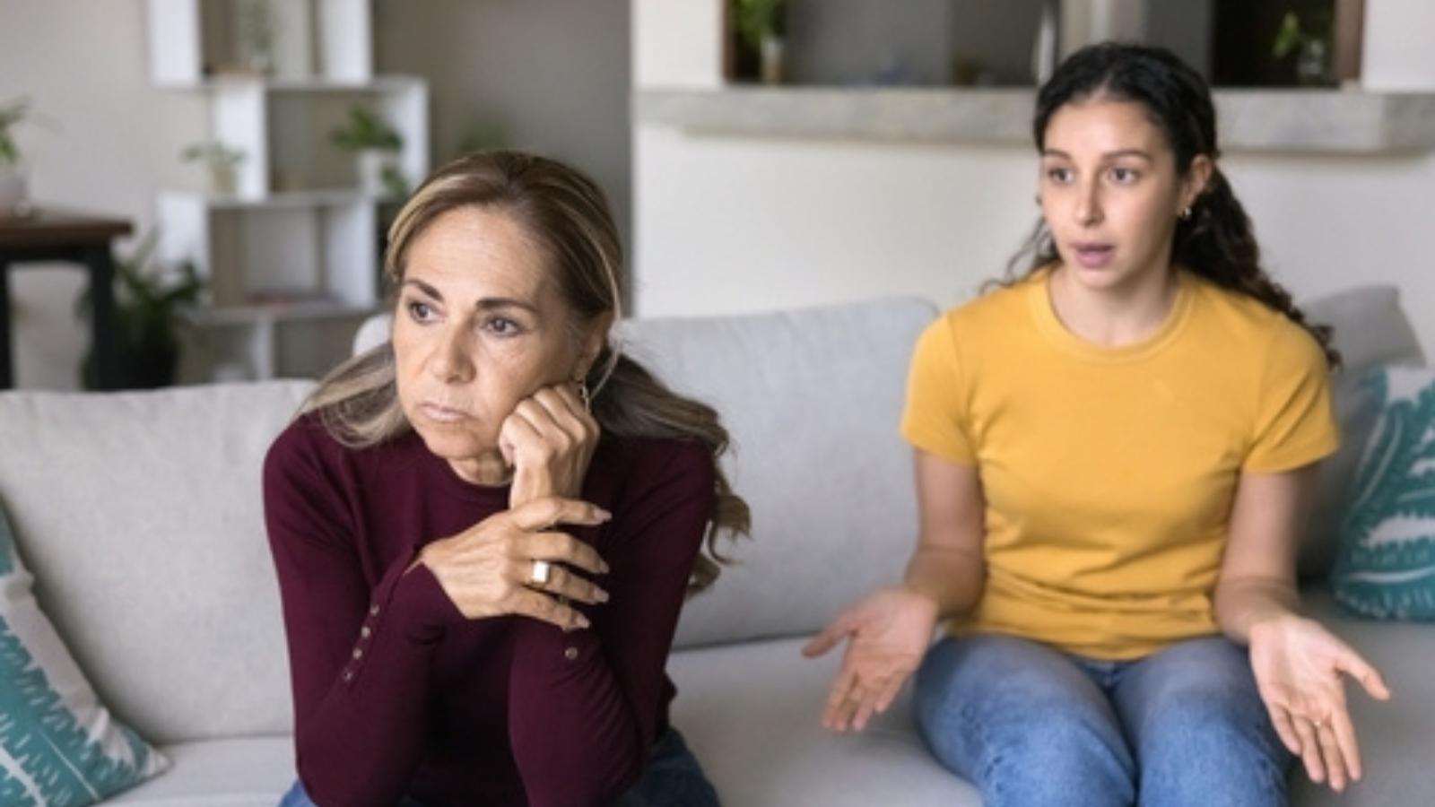 She Wasn’t Allowed To Read Twilight As A Kid—And She Still Resents Her Mom Years Later Teen annoyed by mom