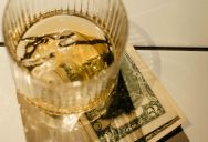 Waitress Didn’t Get a Tip From A Rude Customer, But His Wife Came Back Into The Restaurant And Apologized, Leaving Money