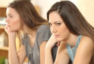 She Noticed Her Roommate Wandering and Confused in the Middle of the Night, Prompting Urgent Health Concerns