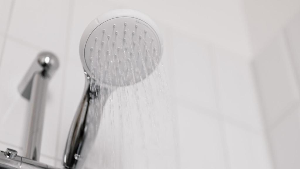water faucet running