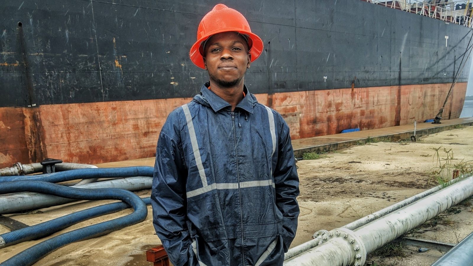 They Demanded Free VIP Detailing for Their Yacht—Then Threatened to Get Him Fired When He Pointed Out Their Membership Tier Man working at a port