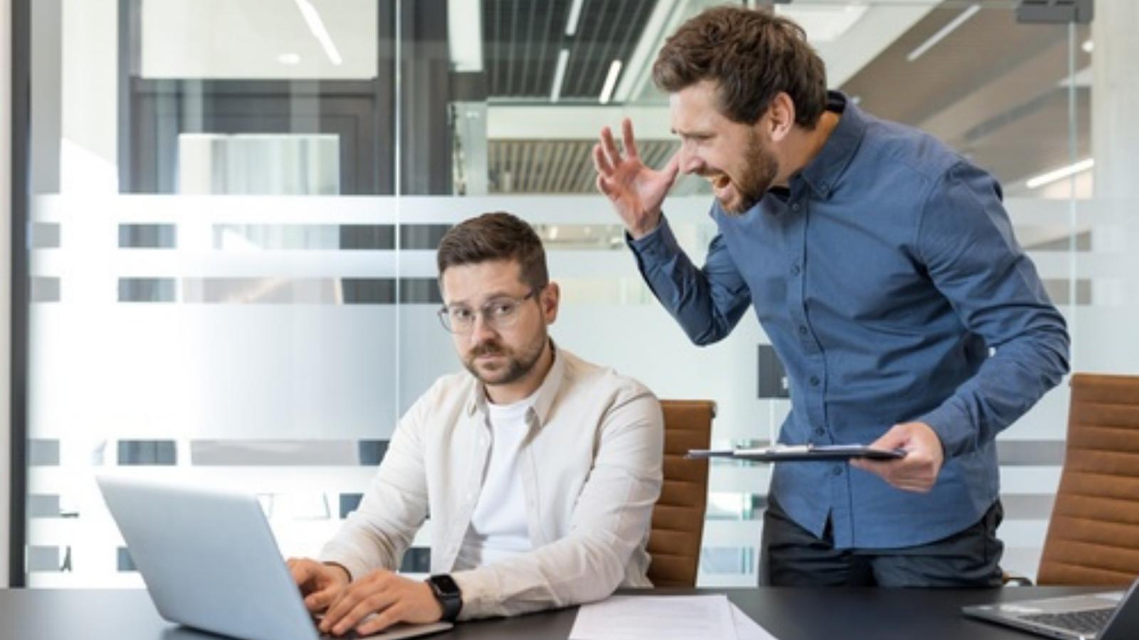 His Manager Fired Him on the Spot — Then Immediately Realized His Mistake and Rehired Him With a $2 Per Hour Raise Boss yelling at employee