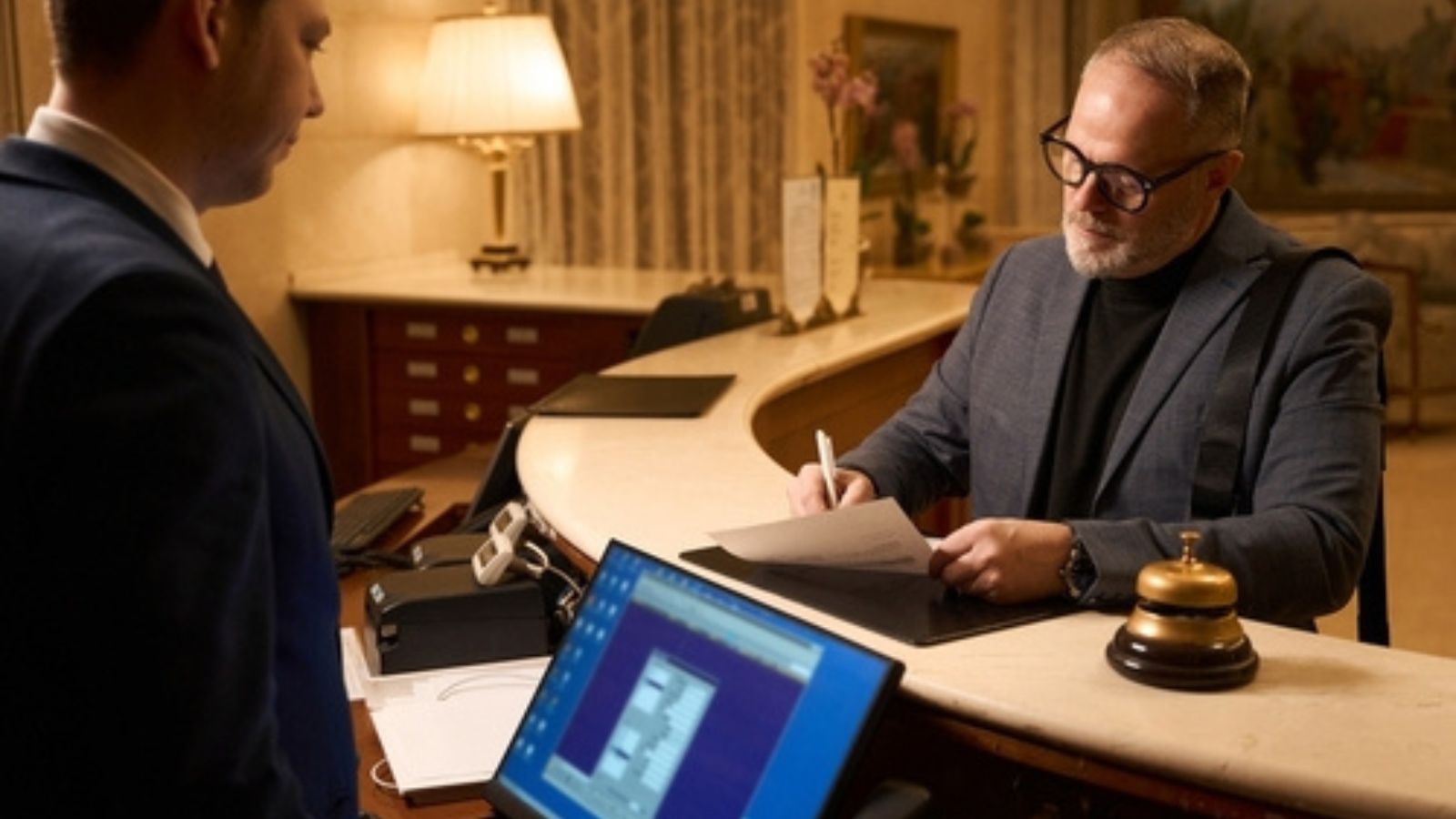 A Hotel Guest’s Bad Attitude and 3rd Party Booking Caused Check In Chaos—Until a Sincere Apology Saved the Day Guest checking into hotel