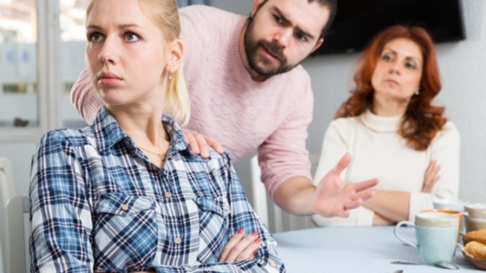 Her Mom Volunteered Her for a Huge Church Commitment—and Stopped Speaking to Her When She Said No Family arguing