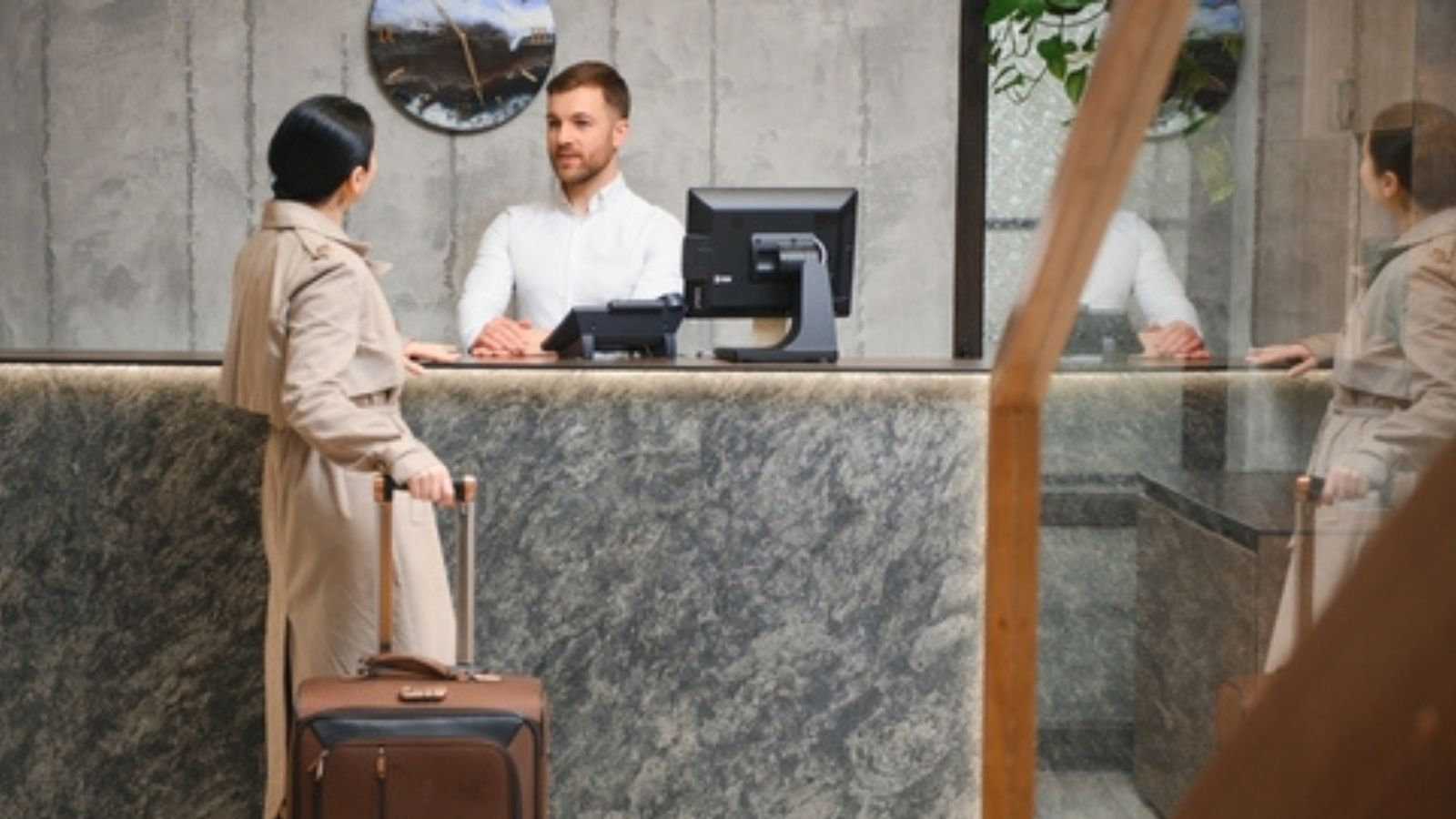 Bellboy Offered to Help a Hotel Guest—But She Took Offense and Later Accused Him of Invading Her Space Woman checking into hotel