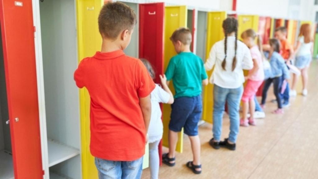 Kids at their lockers