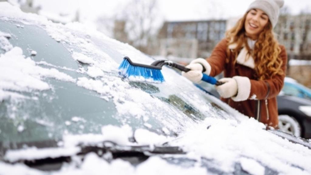 Clearing snow from car
