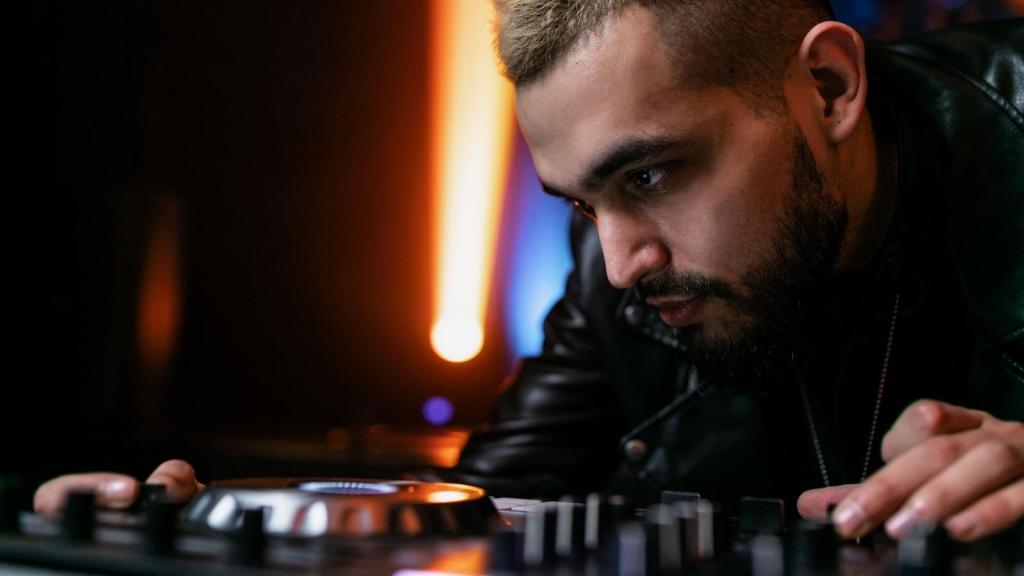 Man preparing his DJ Set