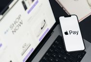 A Cashier Told Him the Store Doesn’t Take Apple Pay — He Insisted She Didn’t Know What She Was Talking About