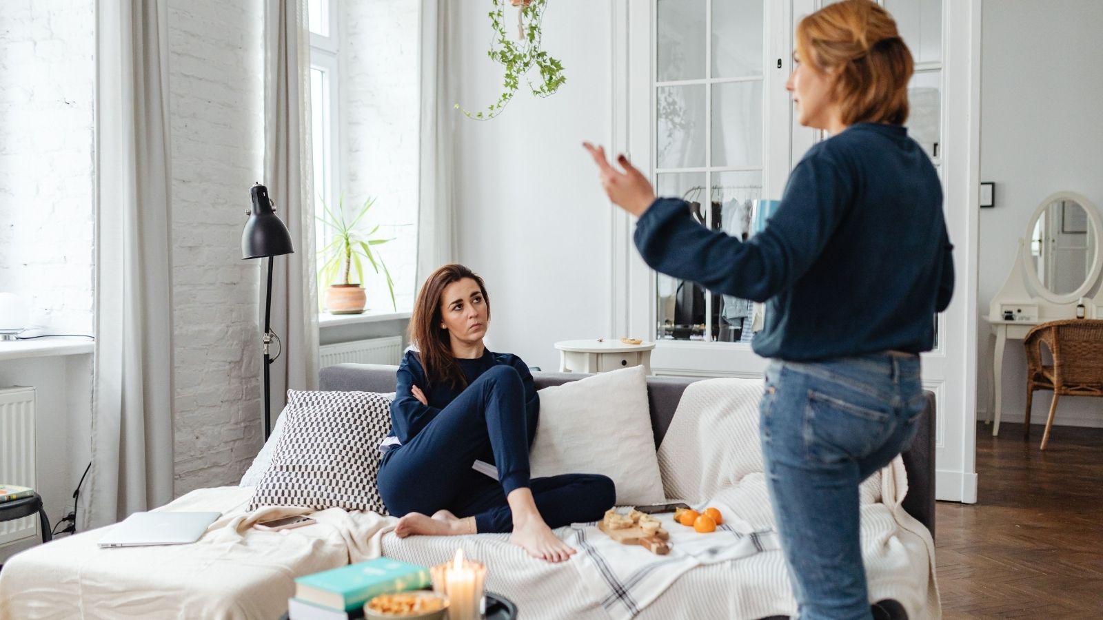 She Reluctantly Interned at Her Familys Company — One Fight Later, Her Dad Told Her Not to Come Back Woman listening to her mother tell her what to do