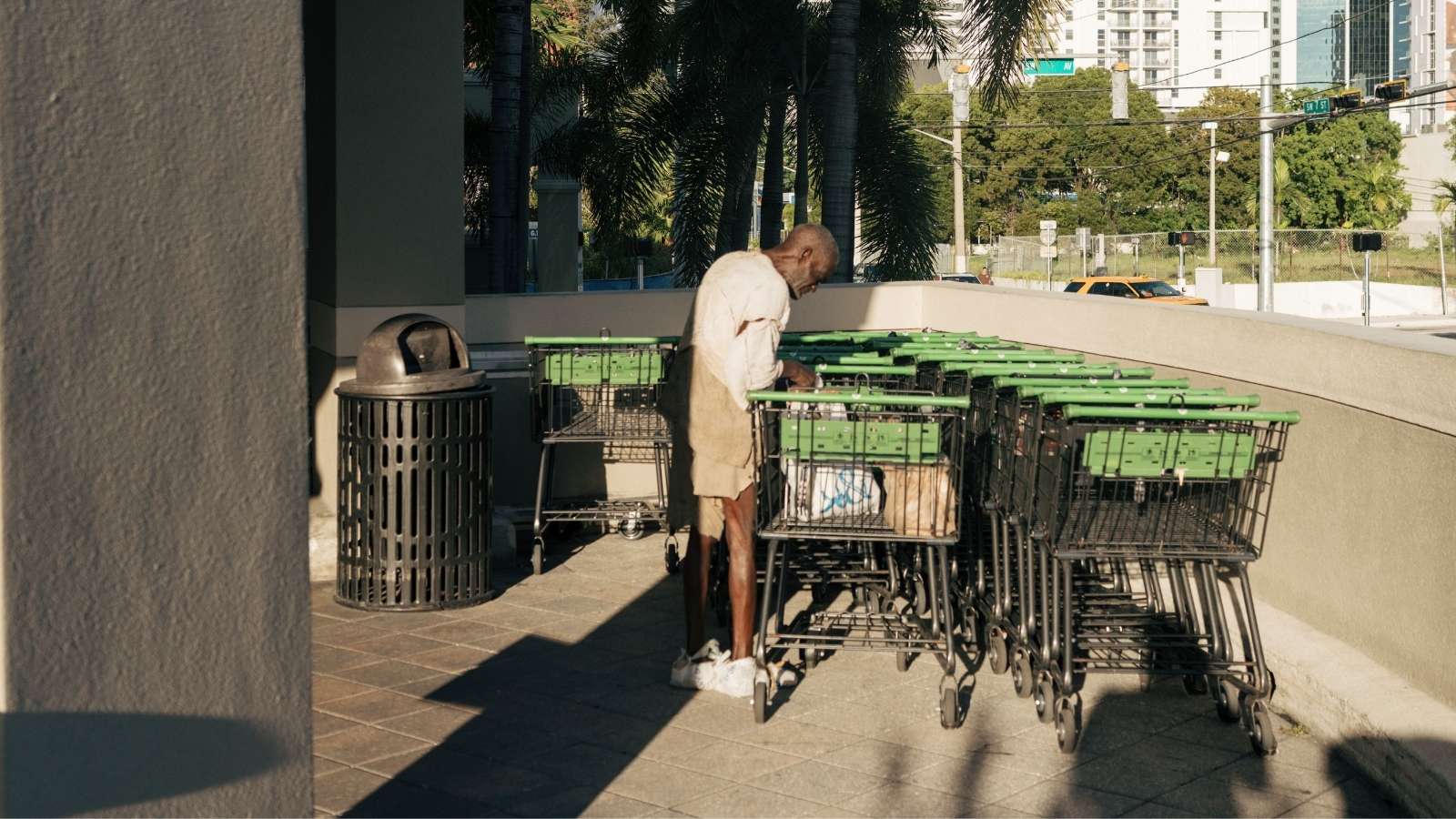 A Grocery Shopper Tried To Help Himself—Then Employees Mistook Him For A Coworker Man getting a cart at Publix in Florida
