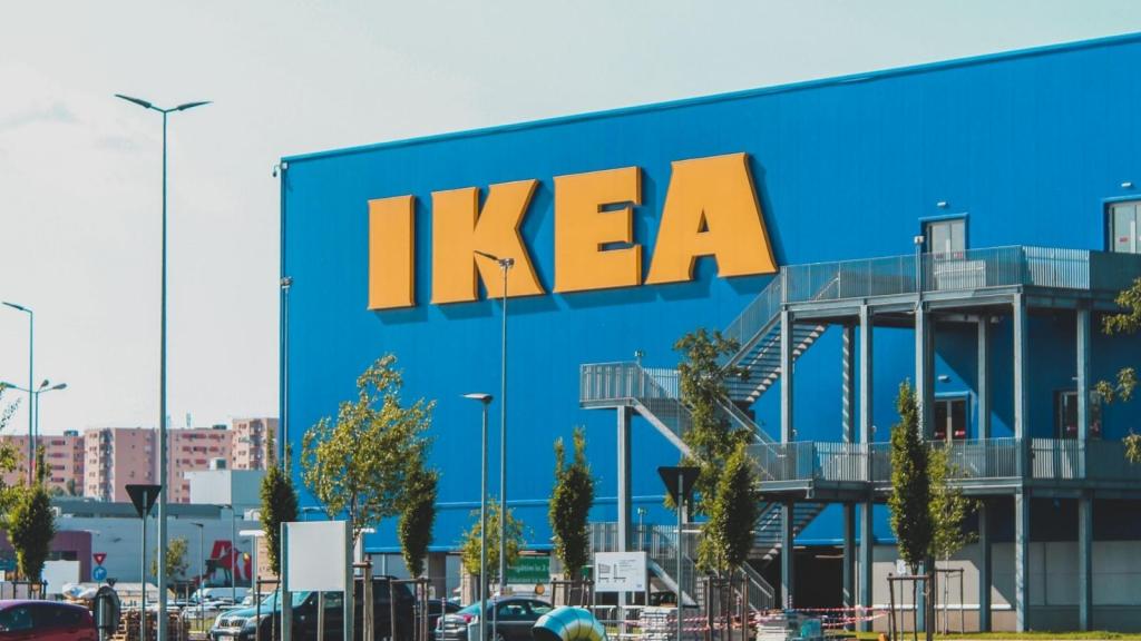 The outside facade of an IKEA building