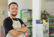 Customer Gets Asked for ID, Then Cashier’s Response to His Age Comment Catches Him Off Guard