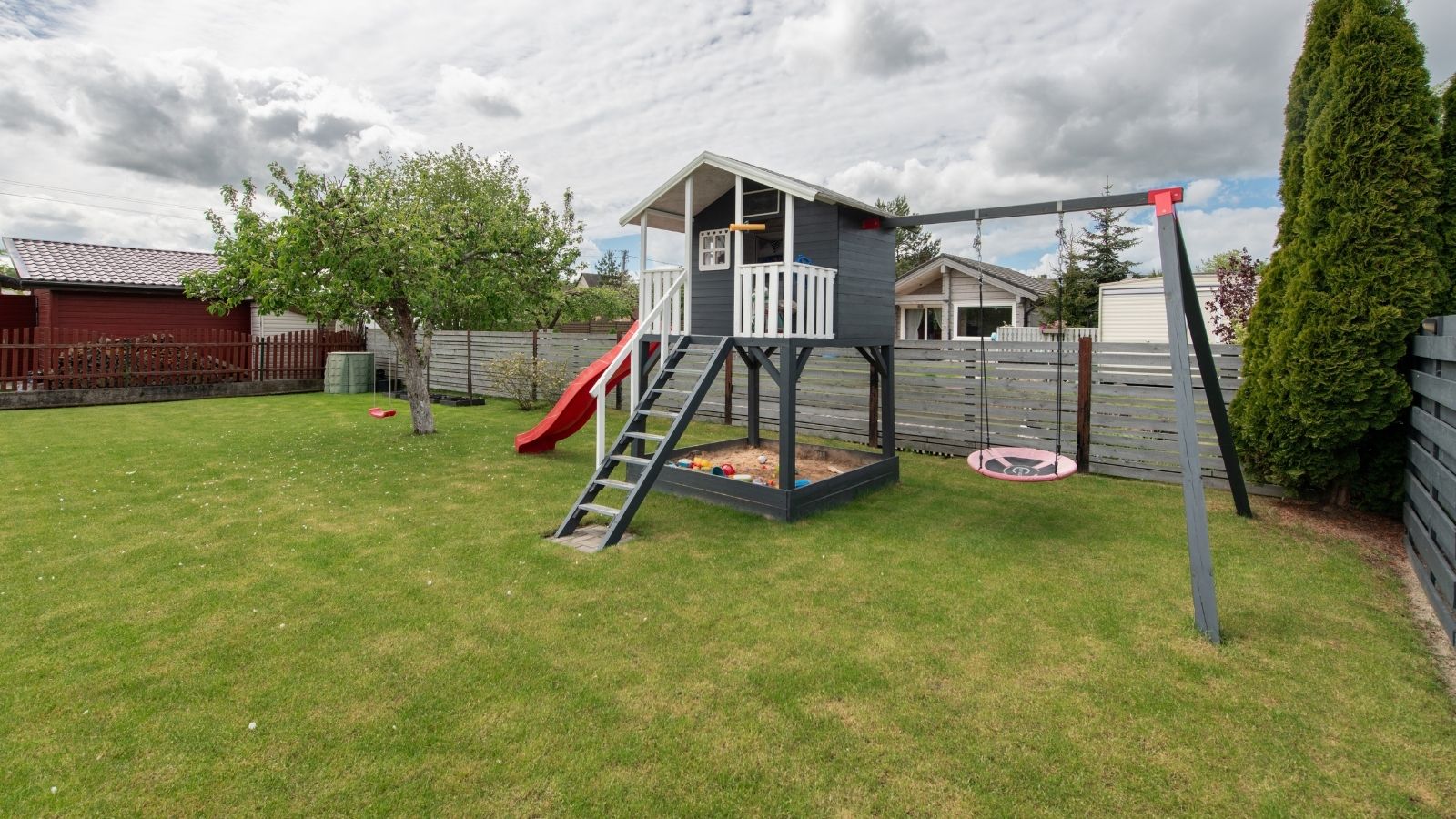 They Set One Simple Rule for Playing on Their Property—Then Banned the Neighborhood Kids After Caught on CCTV Destroying the Lawn playground in backyard