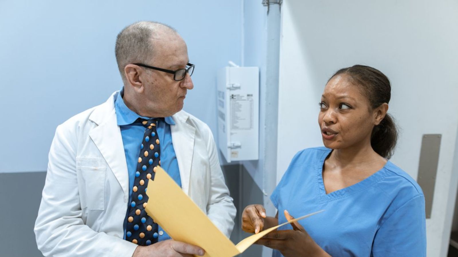 She Was Denied Time Off for Her Sisters Wedding — Then an Assistant Manager Got a Long Vacation Approved Instantly Healthcare staff talking to her manager in the hospital