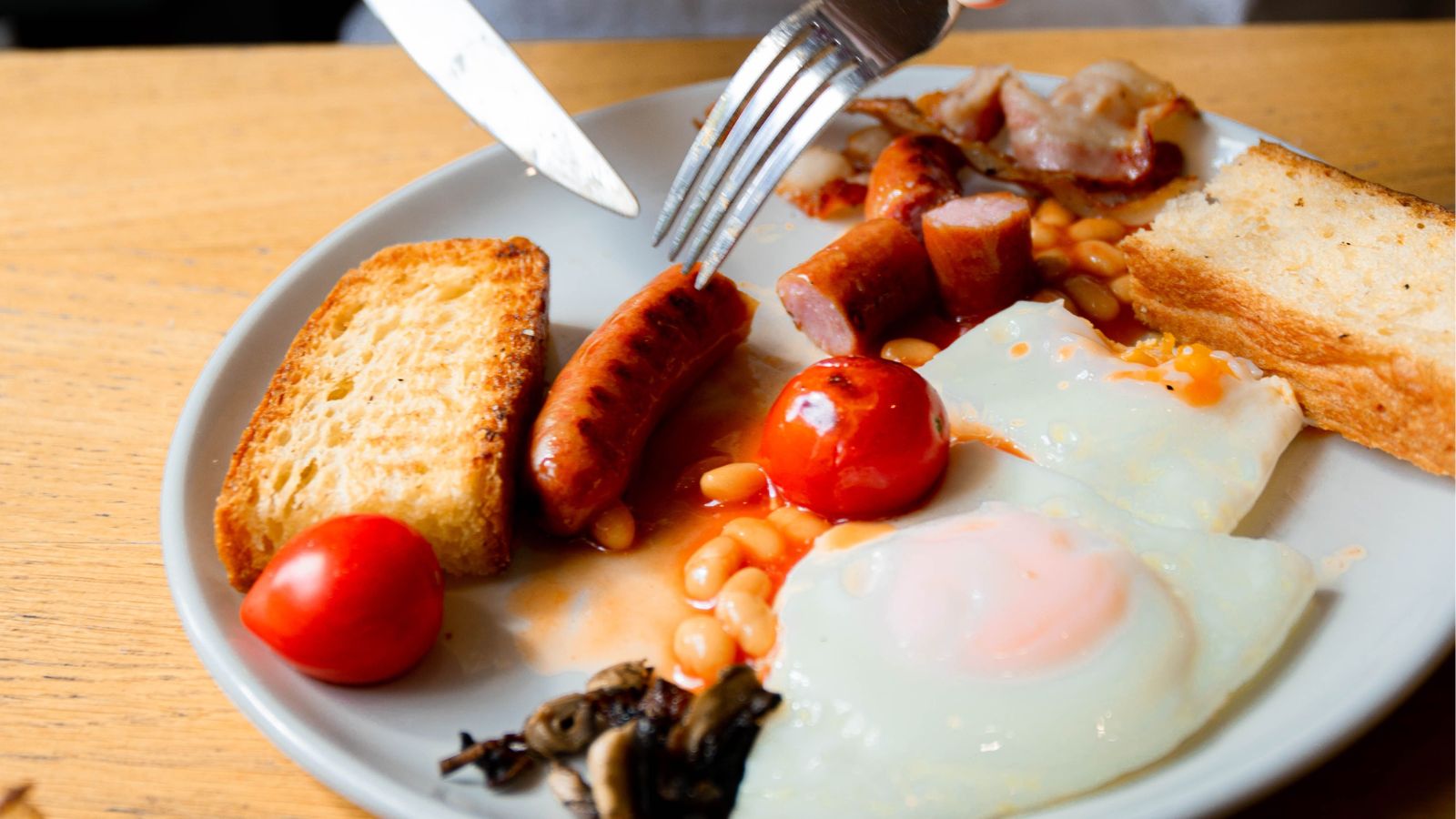 Her Daughter’s Boyfriend Kept Disrespecting Table Etiquette—So She Considered Banning Him From Family Dinners Person cutting up food on their plate