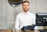 He Told the Guests They Needed a Credit Card to Check In—Then Watched It Get Declined, Just as Expected.