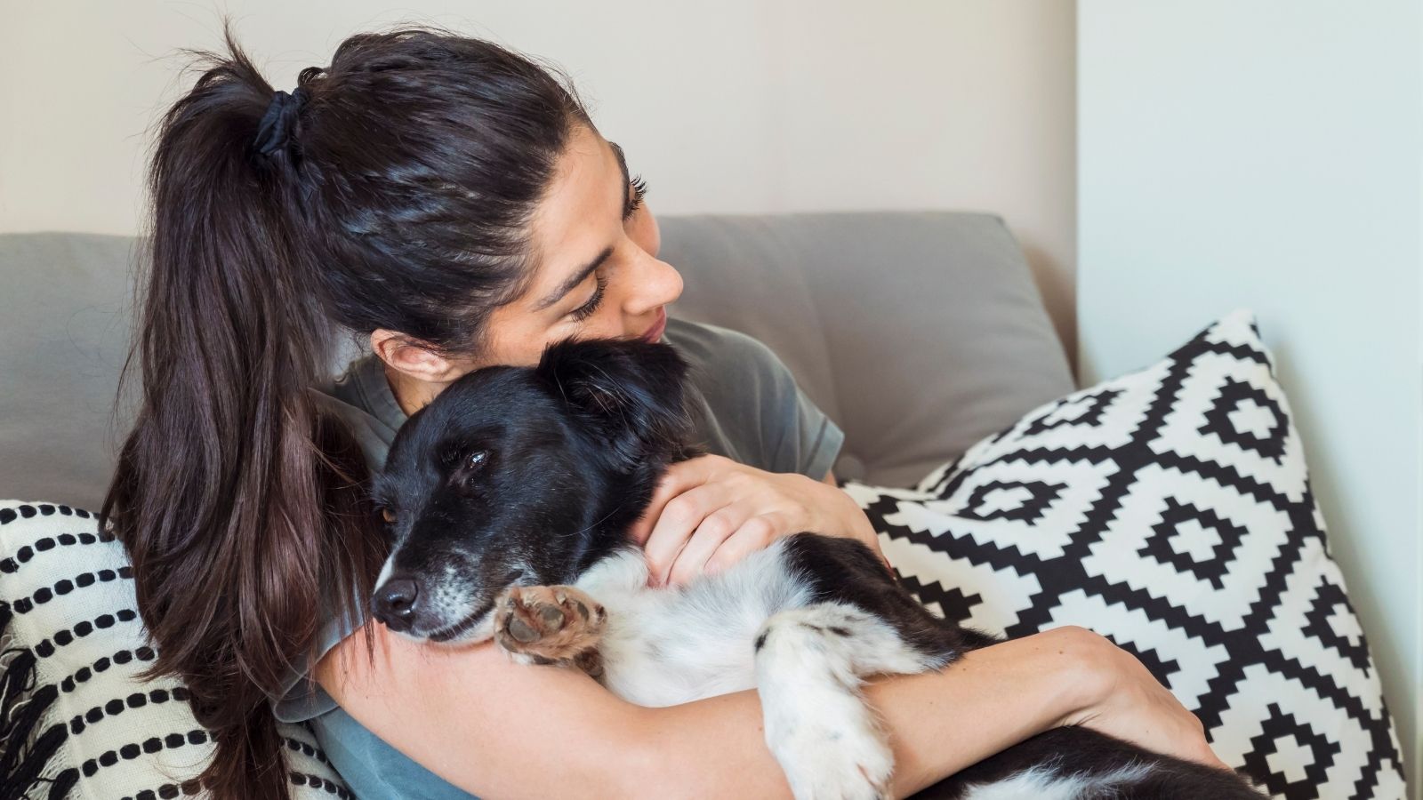 She Quit Her Job to Keep Her Dog From Being Rehomed—Then a Neighbor’s Daughter Started Scaring Him. woman hugging her dog