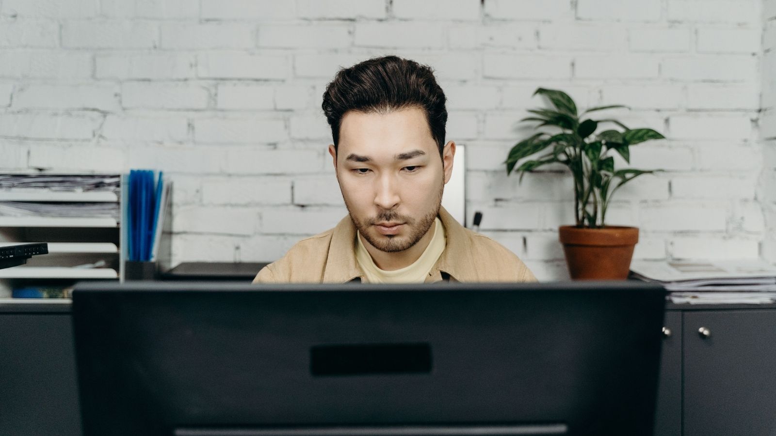 Hes Stopped Caring About the Company or His Abusive Boss, and Now Hes Deliberately Wasting Time at Work—Betting They Wont Do Anything About It Man staring blankly at computer monitor