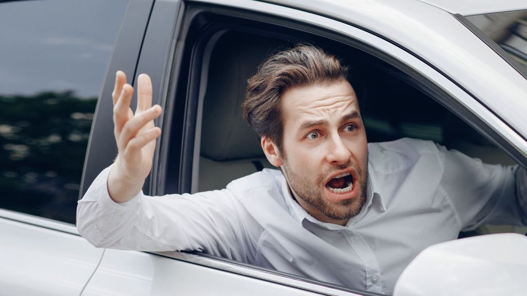 Customer Waits Too Long For A Holiday Bargain, Then Loses It After Missing The Store’s Pickup Deadline angry shopper waiting in car