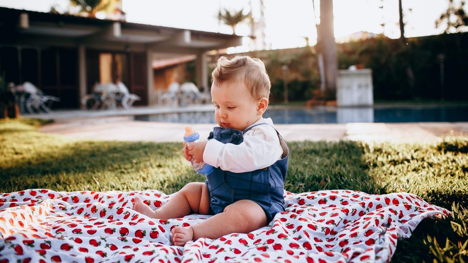 Her Toddler Threw Her Sisters $800 Phone in the Pool, But She Refuses to Pay a Single Cent baby playing outside by the pool