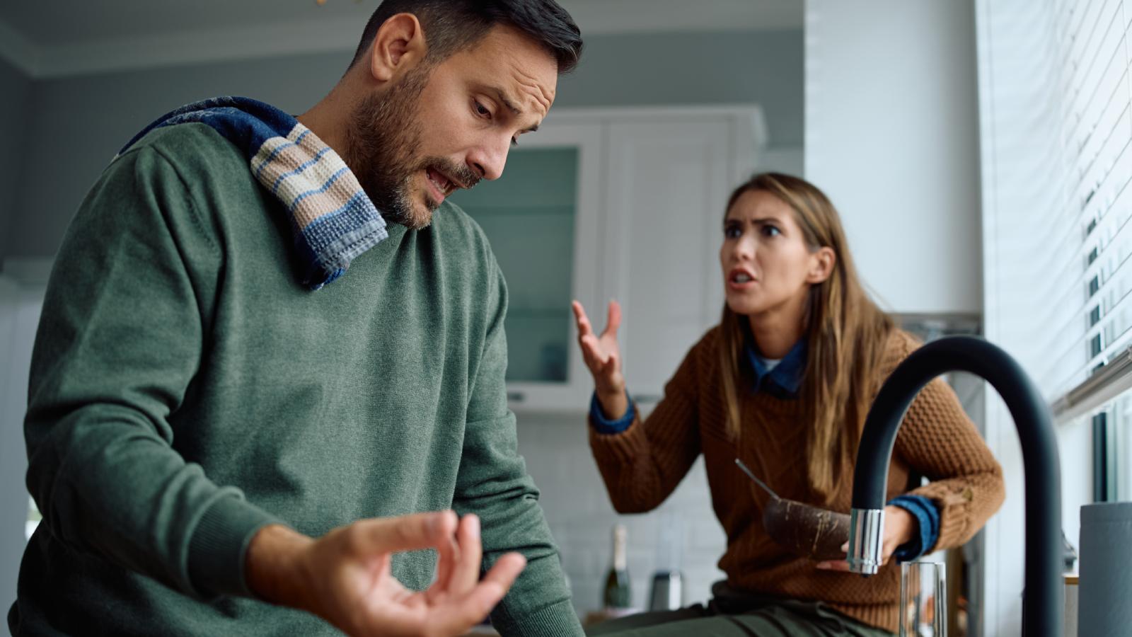 Her Boyfriend Suddenly Wants More Money From Her Now That Shes Moving In — And Shes Not Happy About It couple fighting in a kitchen