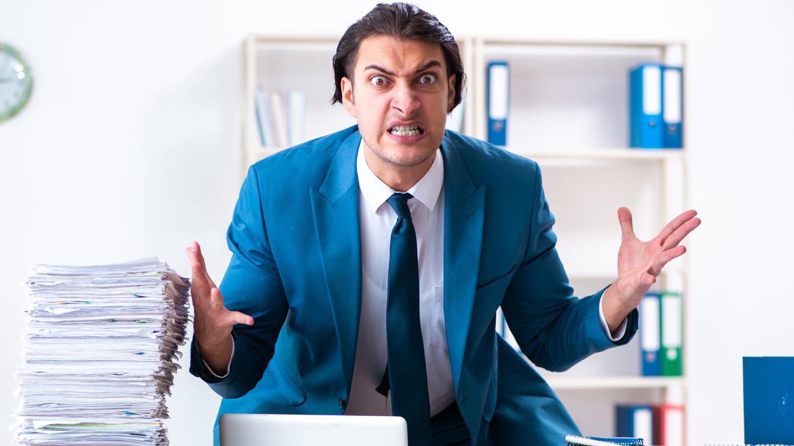 New Employees Often Walk In Full of Optimism—But This Person Ignored the Early Red Flags, and What Happened Next Shows Exactly Why Thats a Mistake man at his desk