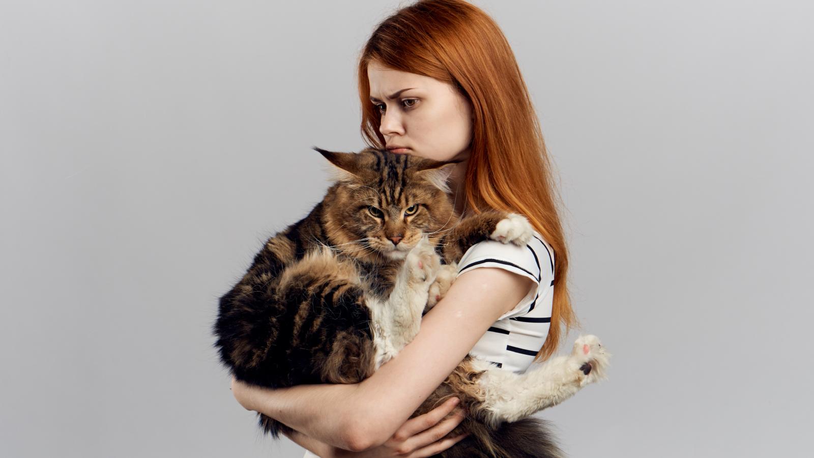 Her Friend Would Rather Give Up Her Cat Than Pay for a Spay—So She Finally Spoke Up woman holding a cat