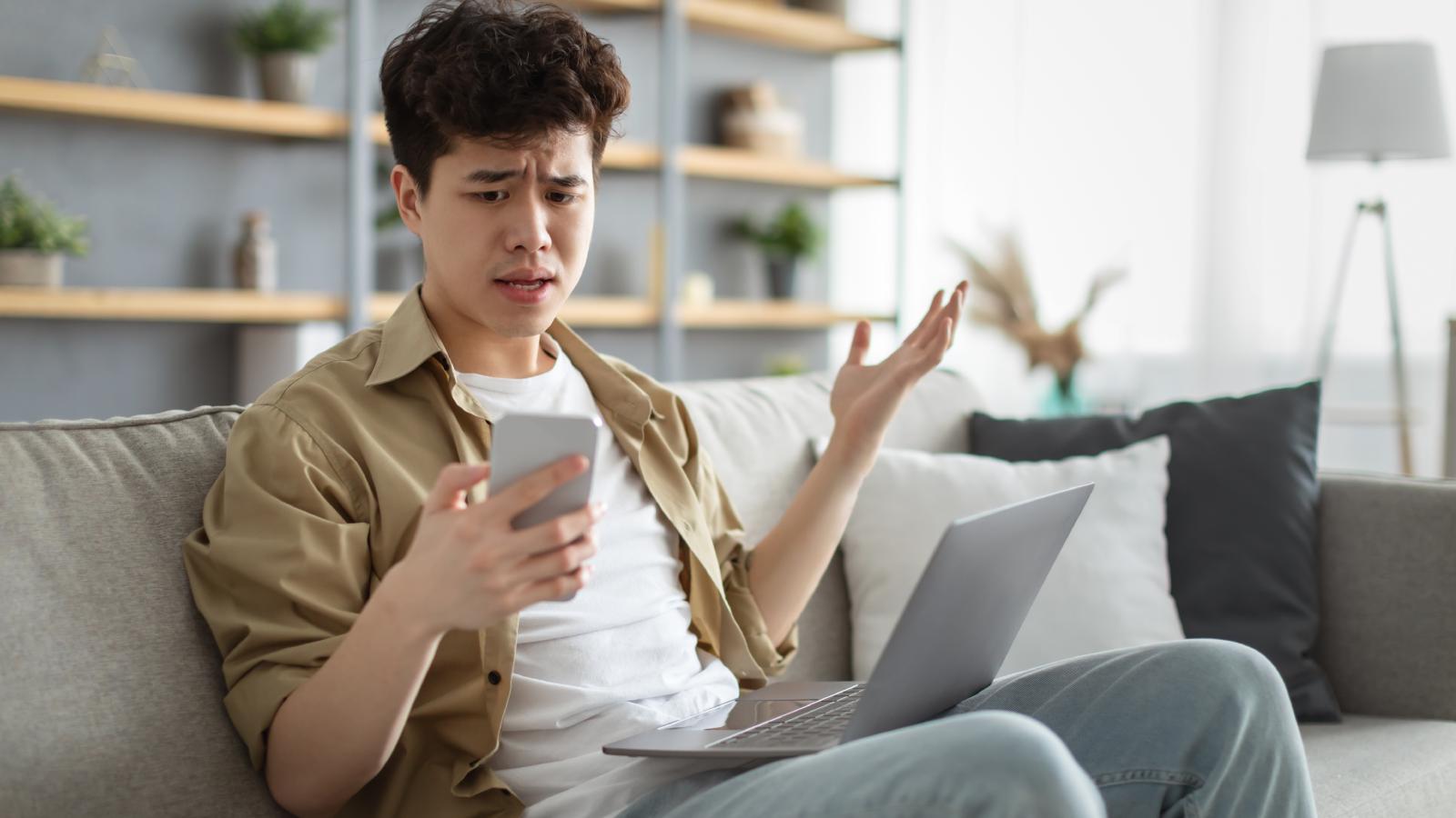 I Dont Even Work Here!: Man Quits Walmart—Then Finds Out Hes Back on Next Weeks Schedule man looking at his phone