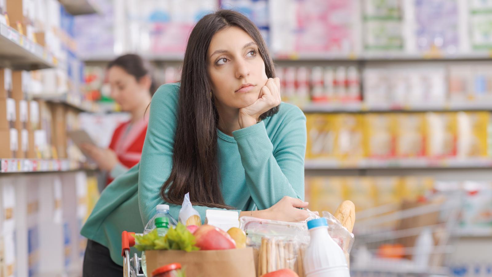 She Screamed at Store Workers for Minutes—Then The Cashier Watched a Thief Pluck Her Phone Right Out of Her Cart woman in a grocery store