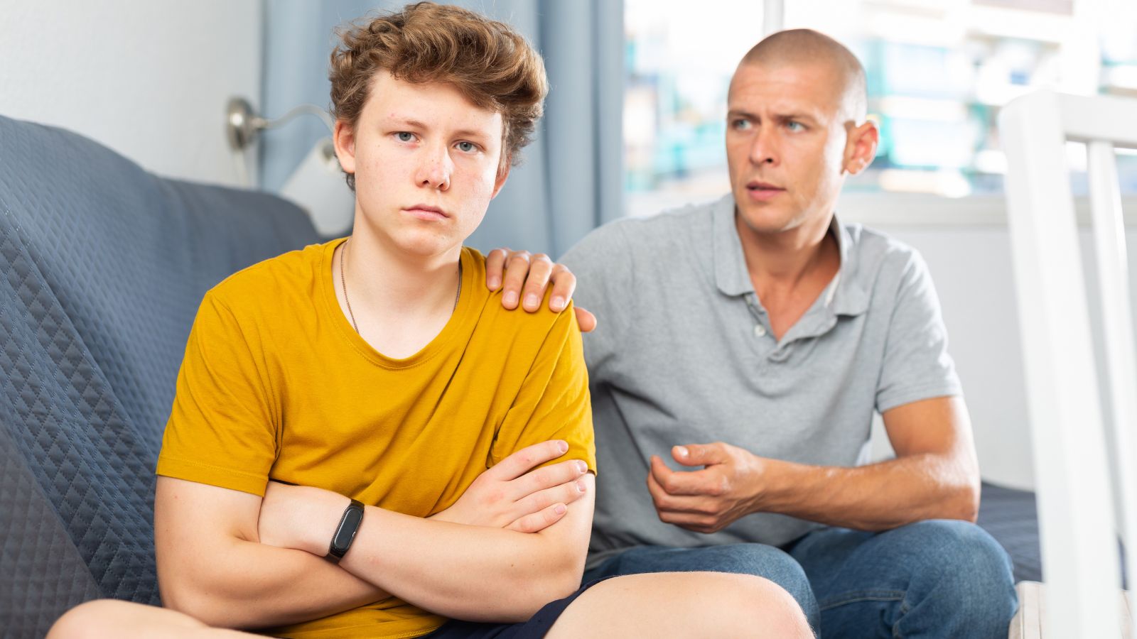 His Absent Father Expected Praise On Father’s Day, But His Son Publicly Thanked His Mom Instead dad confused with teen son