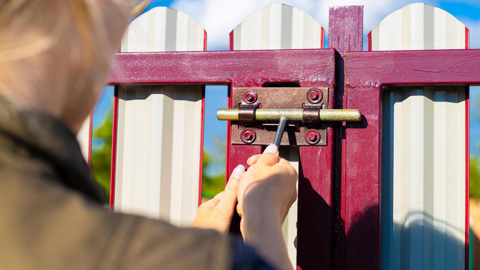 They Showed Up Unannounced Every Single Day—Then She Decided to Lock Them Out for Good woman locking a gate