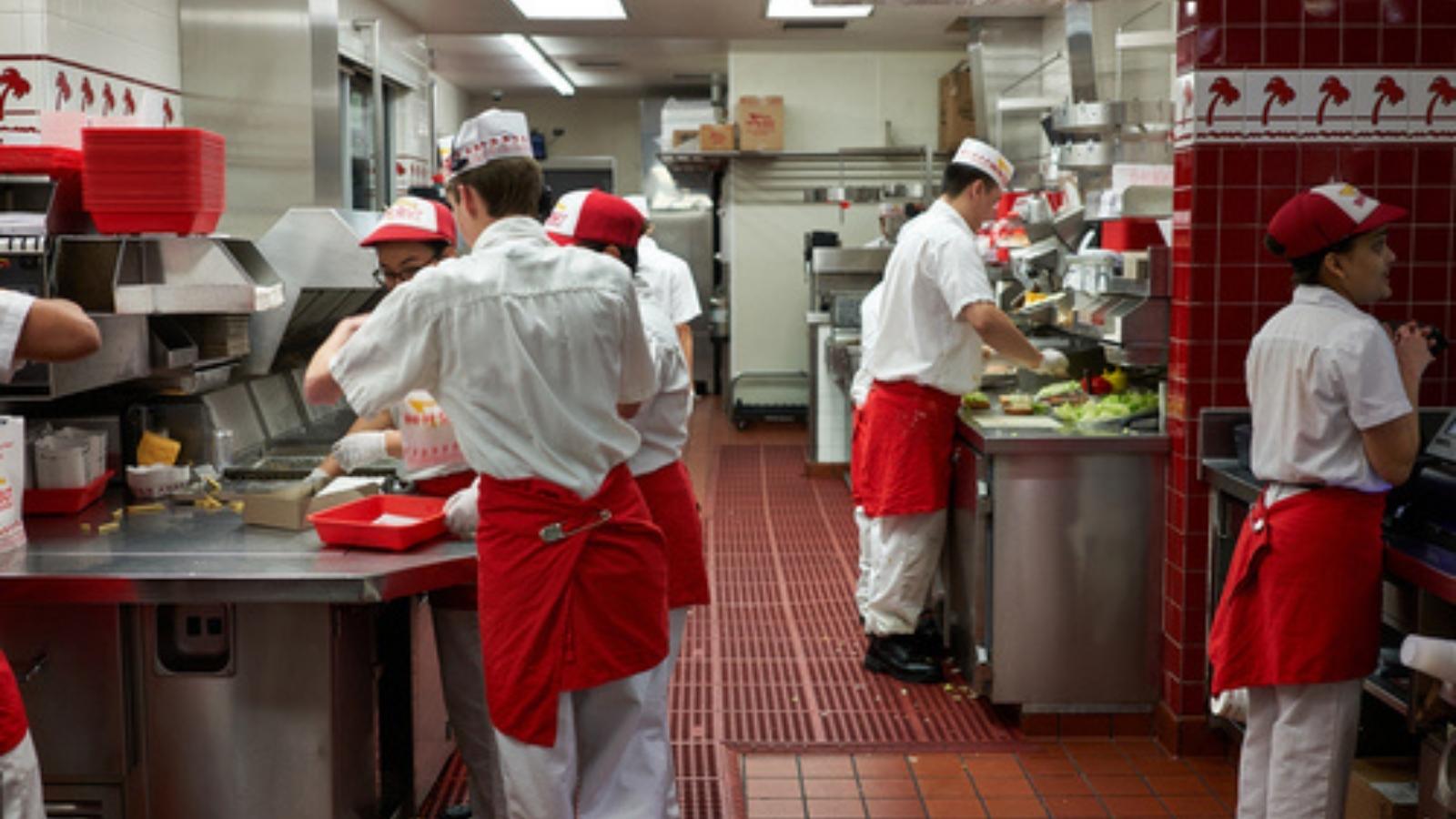 His New Manager Threatened to Fire Him Over Approved Vacation—So He Took the Trip and Left Her With a Miserable Schedule Fast food workers
