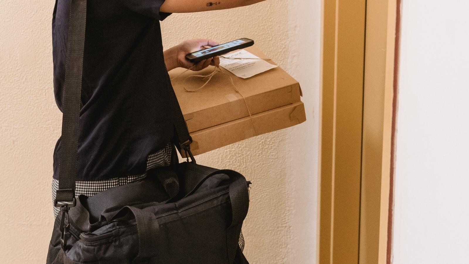 Her Upstairs Neighbor Kept Sending Food Deliveries to Her Door—and Ignored Every Attempt to Fix It food delivery courier
