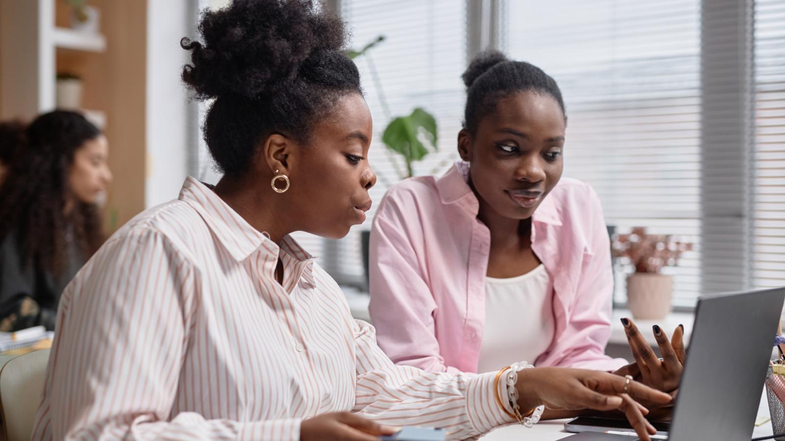 Her Boss Told Her to Do A Specific Task — Then Complained When She Actually Did women in an office