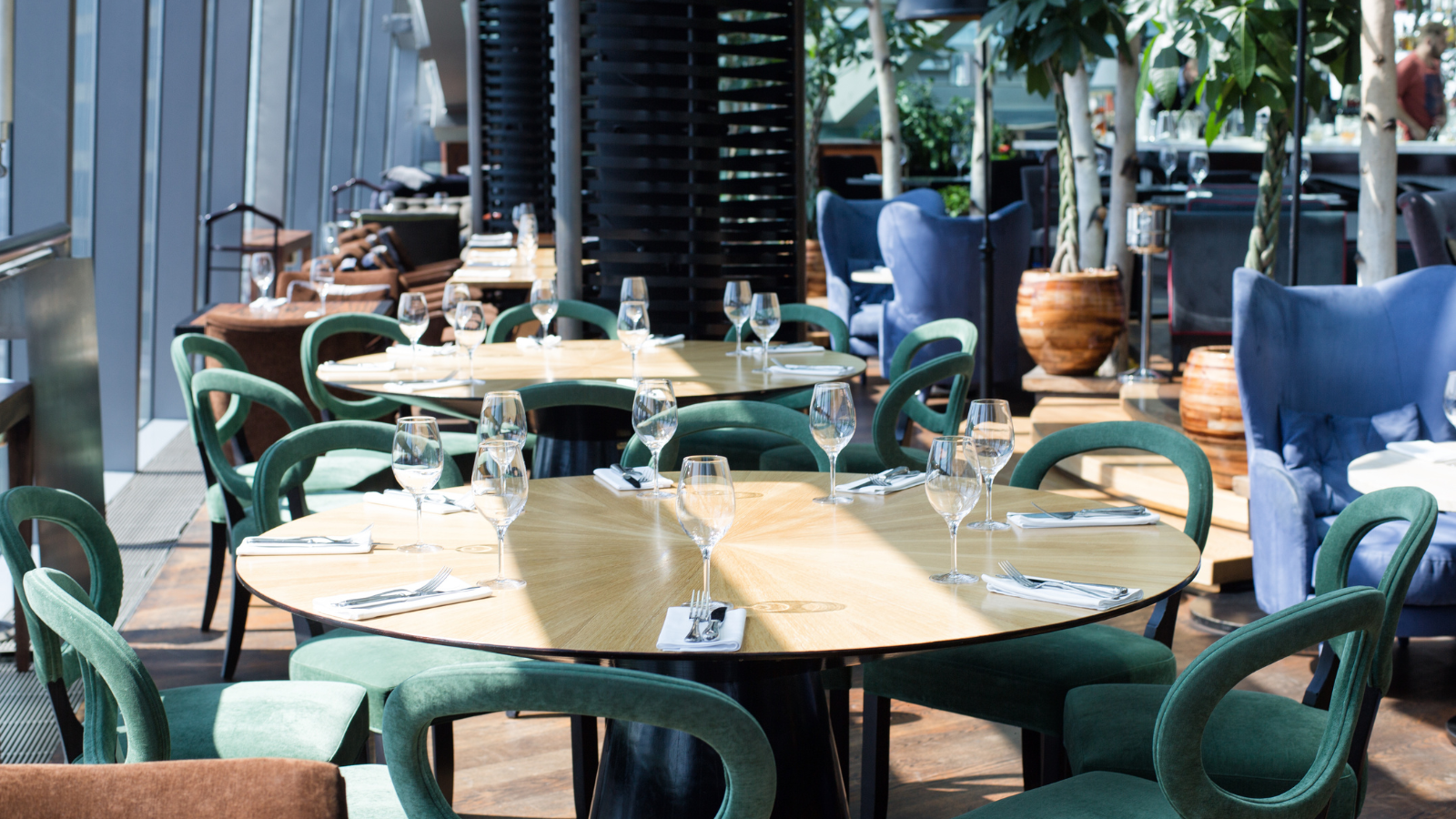 A Customer Demanded a Table for a Huge Group—Until an Employee Put Her Foot Down nice restaurant with tables all set