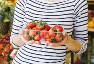 A Shopper Spent Forever Digging Through Strawberry Packages For The ‘Perfect’ Batch — And It Drove This Woman Crazy