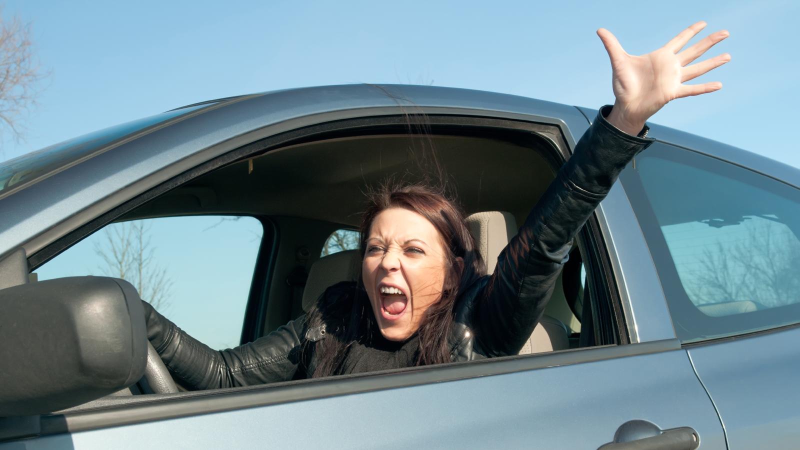 He Parked in a Spot a Teenager Was Physically Standing In to Save for His Family—And Now the Boys Mother Is Furious, Raising the Question of Who Was Really in the Wrong woman yelling in a car