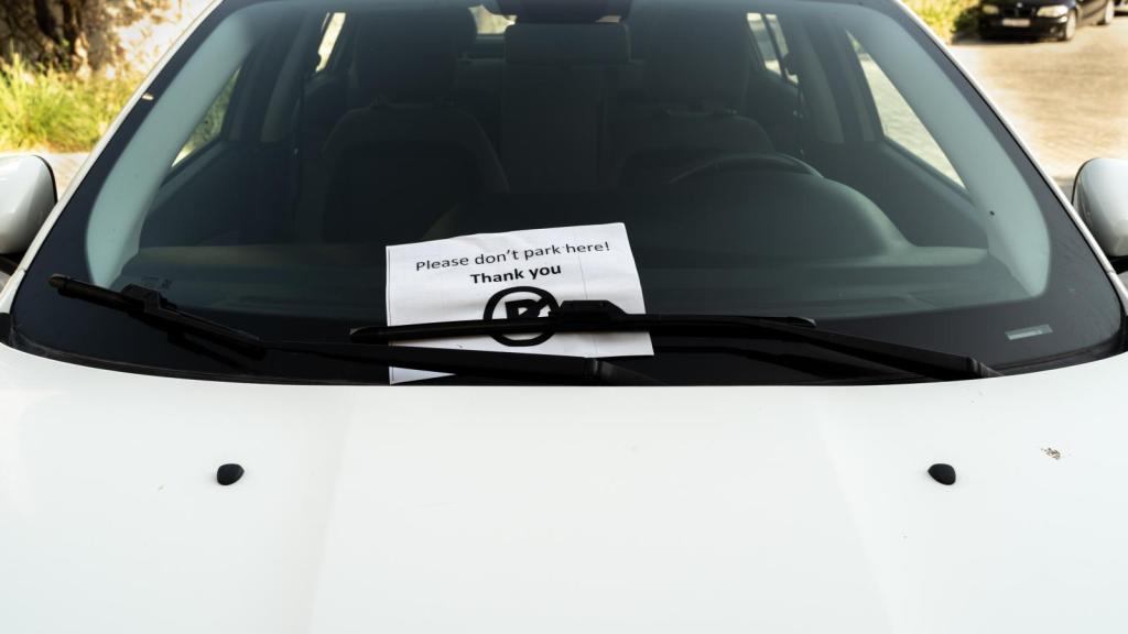 note on a car
